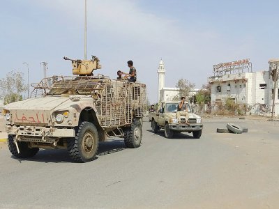 Des membres des forces progouvernementales près du port de Hodeida (Yémen), le 29 décembre 2018 - STRINGER [AFP]