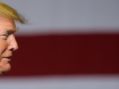 Le président américain Donald Trump arrive à son meeting de campagne à Tupelo (sud-est des Etats-Unis), le 1er novembre 2019 - JIM WATSON [AFP]
